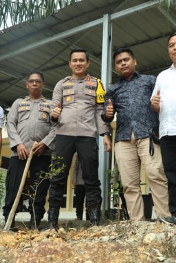 Kapolres Kuansing Bersama Insan Pers Tanam Pohon, Wujudkan Green Policing Peduli Lingkungan