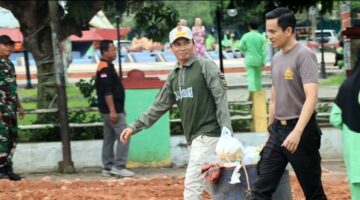 Kapolres Kuansing Pimpin Gotong Royong Bersama Forkopimda dan Pelajar, Wujudkan Taman Jalur Bersih dan Asri