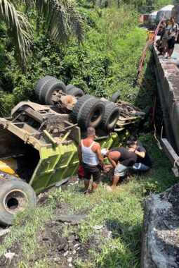Polsek Kuantan Mudik Tangani Laka Maut Truk Batu Bara di Desa Kasang, Sopir Meninggal Dunia