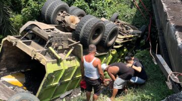 Polsek Kuantan Mudik Tangani Laka Maut Truk Batu Bara di Desa Kasang, Sopir Meninggal Dunia