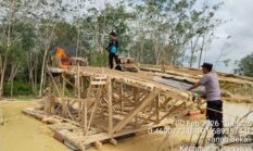 Polsek Pangean Tertibkan Aktivitas PETI di Desa Tanah Bekali, Lima Rakit Dimusnahkan