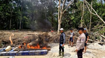 Polsek Benai dan Masyarakat Patroli Bersama Cegah PETI, Peralatan Setingkai Dimusnahkan
