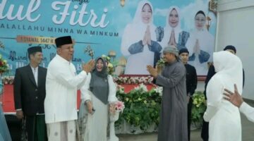 Kehangatan Idulfitri di Pendopo Bupati Kuansing: Warga Bersilaturahmi, Senyum Mengembang