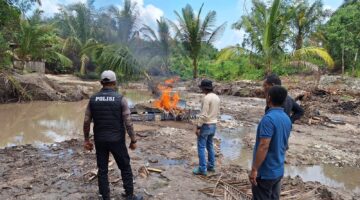 Polsek Benai Tindak Tegas PETI di Desa Tebing Tinggi, Dua Rakit Stinkay Dimusnahkan