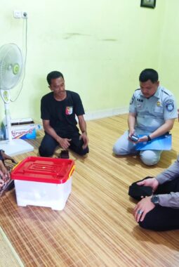 Sat Lantas Polres Kuansing Silaturahmi dan Berikan Santunan kepada Keluarga Korban Kecelakaan