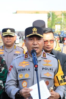Kapolda Riau-Pangdam Tuanku Tambusai Pimpin Apel Pasukan Operasi Ketupat