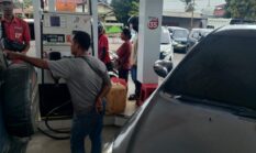Antrean Kendaraan Mengular di SPBU Sungai Jering, Pengendara Soroti Pengisian Jerigen