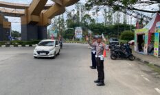 Personel Pos Pam Tugu Cerano Laksanakan Gatur Lalin, Ciptakan Kamseltibcarlantas