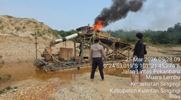 Polsek Singingi Tertibkan PETI di Muara Lembu, Satu Unit Rakit Dimusnahkan