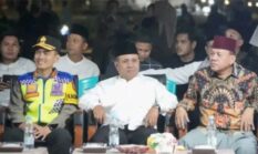 Malam Takbiran Bergema di Teluk Kuantan, Bupati Suhardiman Lepas Ribuan Peserta Pawai