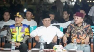 Malam Takbiran Bergema di Teluk Kuantan, Bupati Suhardiman Lepas Ribuan Peserta Pawai