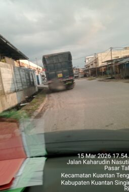 Truk Semen Asiong Bebas Merajalela di Teluk Kuantan, Kemana Dinas Perhubungan?