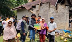 Evakuasi Cepat Rumah Tertimpa Pohon di Benai, Polisi dan Forkopincam Berikan Bantuan