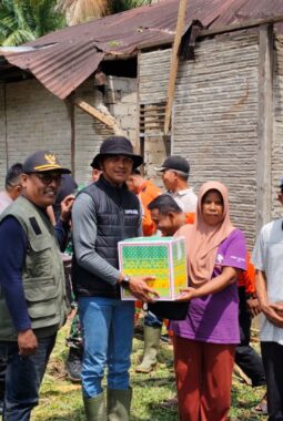 Evakuasi Cepat Rumah Tertimpa Pohon di Benai, Polisi dan Forkopincam Berikan Bantuan