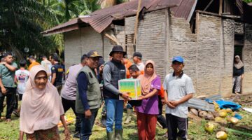 Evakuasi Cepat Rumah Tertimpa Pohon di Benai, Polisi dan Forkopincam Berikan Bantuan