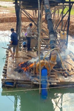 Polsek Kuantan Hilir Tertibkan PETI di Kasang Limau Sundai, Tiga Rakit Dimusnahkan