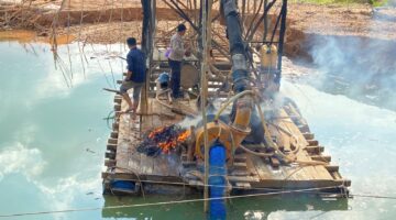 Polsek Kuantan Hilir Tertibkan PETI di Kasang Limau Sundai, Tiga Rakit Dimusnahkan