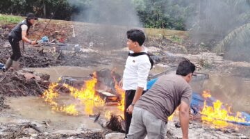 Polsek Benai Tindak Tegas PETI di Danau Rawang Udang, Lima Rakit Stinkai Dimusnahkan