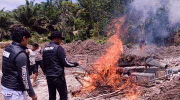 Polsek Benai Tertibkan PETI di Dusun Jirak, Empat Rakit Robin Dimusnahkan