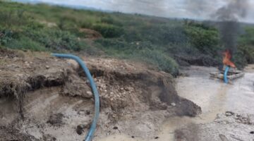 Polsek Kuantan Mudik Tertibkan PETI di Sungai Tanalo Ulu, Lima Rakit Dimusnahkan