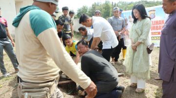Polres Kuansing Potong 11 Ekor Sapi, Bagikan 650 Paket Daging Qurban kepada Masyarakat