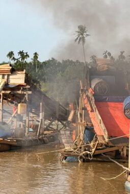 Polsek Cerenti Tertibkan Lima Rakit PETI Jenis Dompeng di Sungai Kuantan Desa Pulau Jambu