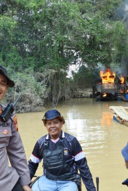 145 Rakit PETI Dimusnahkan oleh Personil Gabungan TNI-POLRI, Sat Pol PP, Damkar, BPBD dan Instansi Terkait, di Sepanjang Sungai Kuantan