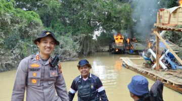 145 Rakit PETI Dimusnahkan oleh Personil Gabungan TNI-POLRI, Sat Pol PP, Damkar, BPBD dan Instansi Terkait, di Sepanjang Sungai Kuantan