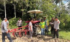 Kapolsek Cerenti Pimpin Pengecekan Lahan Ketahanan Pangan Nasional untuk Penanaman Jagung Pipil di Desa Pulau Bayur