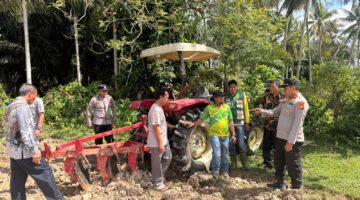 Kapolsek Cerenti Pimpin Pengecekan Lahan Ketahanan Pangan Nasional untuk Penanaman Jagung Pipil di Desa Pulau Bayur