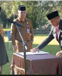 Sekda Kuansing Lantik Dua Pejabat Administrator, Tekankan Integritas dan Profesionalisme ASN