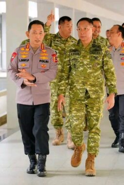 Kapolri dan Panglima TNI Perkuat Soliditas, Tegaskan Komitmen Menjaga NKRI Bersama