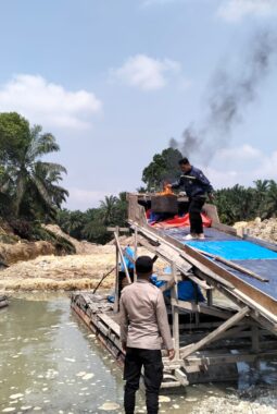 Polsek Benai Cek Lokasi PETI di Muara Langsat, Dua Titik Ditemukan Sudah Tidak Beroperasi