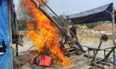 Polsek Singingi Hilir Tertibkan PETI di Desa Sungai Paku, Tiga Rakit Dompeng Dimusnahkan