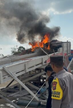 Polres Kuansing Tertibkan Aktivitas PETI di Dua Kecamatan, 22 Rakit Tambang Ilegal Dimusnahkan