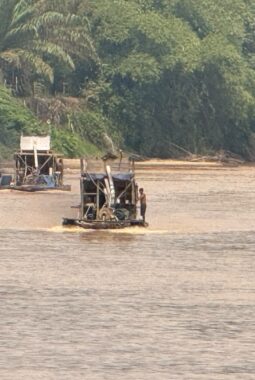 Polsek Cerenti Tertibkan Aktivitas PETI di Sungai Kuantan, Satu Unit Dompeng Dimusnahkan Meski Sempat Dihadang Warga