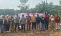 Semangat Swasembada Pangan!Polsek Cerenti Bersama BUMDes Tanam Jagung Pipil di Koto Cerenti