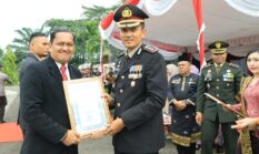 Hari Bhayangkara ke-80, Kapolres Kuansing Beri Reward kepada Personel Berprestasi Pendukung Tugas Polri