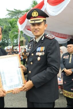 Hari Bhayangkara ke-80, Kapolres Kuansing Beri Reward kepada Personel Berprestasi Pendukung Tugas Polri