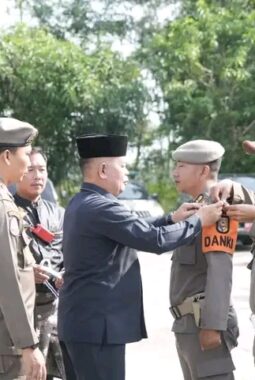 Pj Sekda Kuansing Pimpin Apel Gelar Pasukan Pengamanan Pacu Jalur 2026, Kukuhkan Tim Kerja Satpol PP