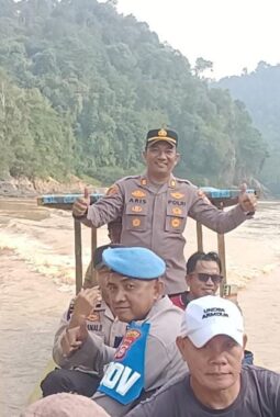 Patroli Bersama Dubalang, Kapolres Kuansing Pastikan Aliran Sungai Batang Kuantan dan Singingi Bersih dari Aktivitas PETI
