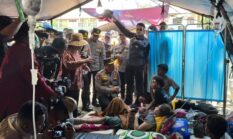 “Polri Hadir di Tengah Duka: 247,66 Ton Bantuan Mengalir untuk Korban Gempa NTT”