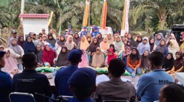 JALUR Hadir di Bandar Alai Kari, Dit Pol Air Polda Riau dan Polres Kuansing Berikan Layanan Kesehatan hingga Bantuan Sembako