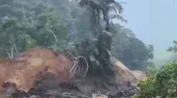 Longsor Bongkar Fakta: Ponton PETI Bangkit Lagi Usai Ditertibkan, Warga Curiga Ada Koordinasi – LAPOR PAK KAPOLDA!