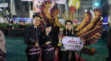 Polres Kuansing Raih Juara 1 Batik Carnival Semarak HUT Kuansing ke-27