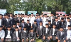Putih Bersinar di Lapangan Limuno, H. Muklisin Pimpin Upacara Hari Santri Nasional 2026
