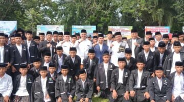 Putih Bersinar di Lapangan Limuno, H. Muklisin Pimpin Upacara Hari Santri Nasional 2026