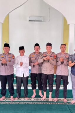 Jumat Keliling, Polres Kuansing Hadir di Tengah Masyarakat Melalui Kegiatan Keagamaan dan Pesan Kamtibmas
