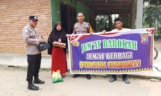 Jumat Berkah, Polres Kuansing dan Polsek Jajaran Berbagi Sembako kepada Masyarakat