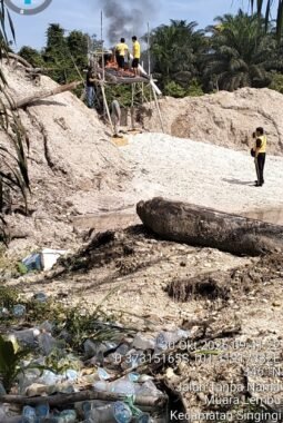 Polsek Singingi Tertibkan Aktivitas PETI di Muara Lembu, Satu Unit Rakit Dimusnahkan